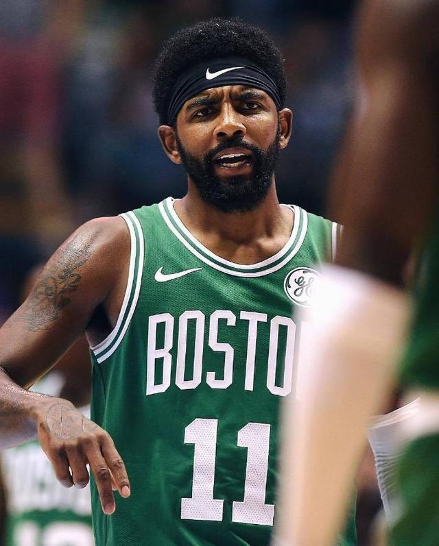 汤普森14分＆弗拉格低迷，独行侠半场4分领先（汤普森拿下14分，弗拉格状态低迷，独行侠半场领先4分）