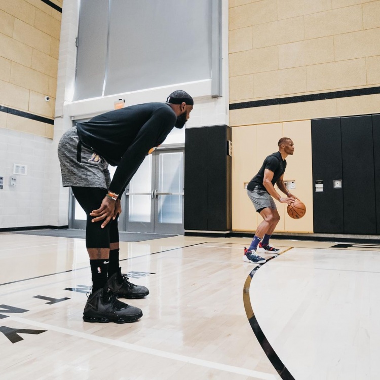 本赛季五大联赛门将零封榜：戴维-拉亚7次零封居首（戴维-拉亚7场零封领跑本季五大联赛门将榜）