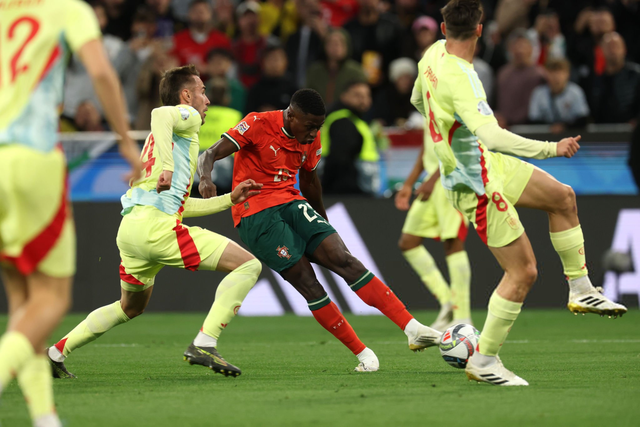 演员潘粤明批评国安：越南也输，你们真行（潘粤明怒批国安：连越南都输，真让人无语）