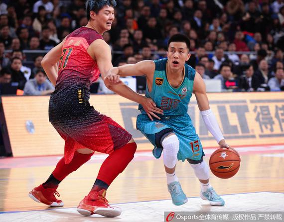 孔帕尼：不关注本菲卡与格雷罗的传闻，任何转会只会内部讨论（孔帕尼：不理会本菲卡与格雷罗传闻，转会事宜仅在内部讨论）