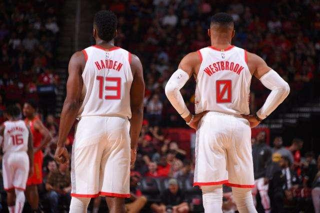 TA分析3-4-3阵型：从链式防守到战术万花筒，攻守易形的现代解法（TA解读3-4-3阵型：从链式防守到战术万花筒，攻防可变的现代方案）