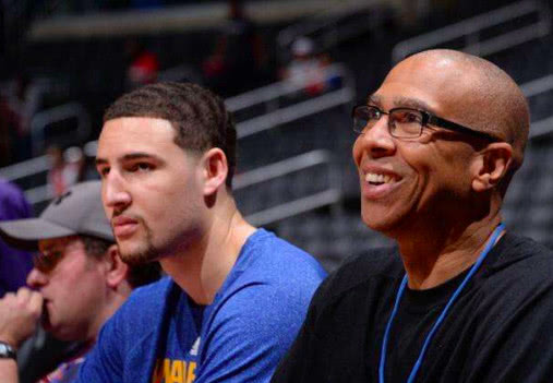 拜仁众将美职联决赛前给穆勒加油：我们都会看比赛，祝夺冠！（美职联决赛在即，拜仁队友为穆勒打气：全队都会关注，预祝捧杯！）