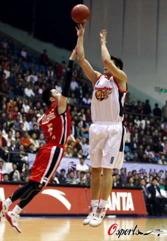 麦克马纳曼：希望范戴克和罗伯逊与萨拉赫聊聊，争取解决问题（麦克马纳曼建议范戴克、罗伯逊与萨拉赫沟通，力争化解问题）