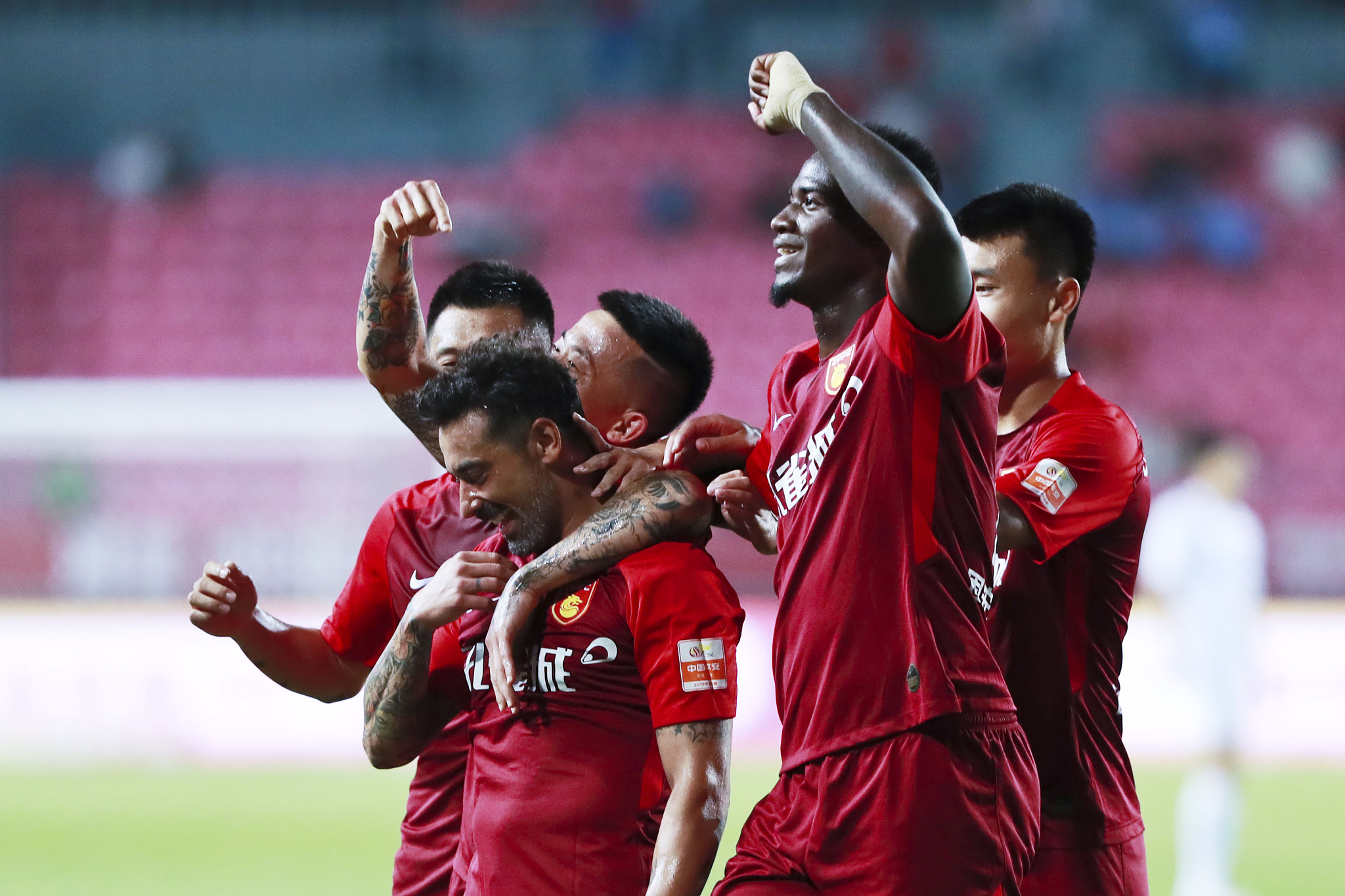 赫拉德-马丁：巴萨完全无需改变踢法，最重要的是做好压迫（赫拉德-马丁：巴萨无需调整风格，关键是把压迫做到位）