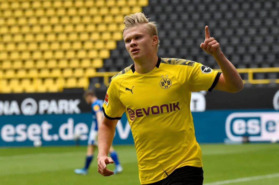 韩媒：全北现代外籍助教涉嫌“拉眼角”种族歧视韩国裁判（韩媒：全北现代外籍助教被指对韩国裁判做出拉眼角歧视手势）