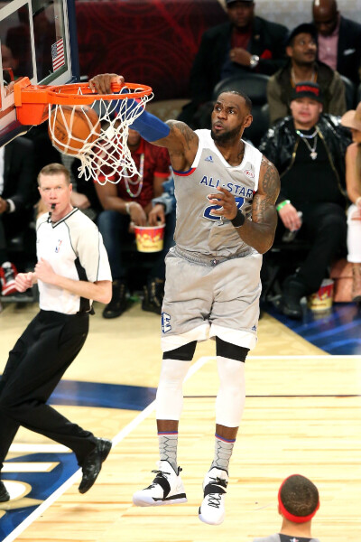 火箭哈登末节爆发连得15分（哈登末节狂飙连取15分）