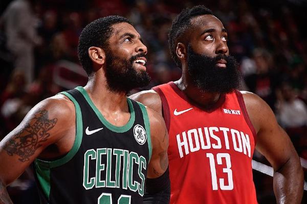 卡利亚里主帅：我在球员时代盯防过C罗，那真是令人激动（卡利亚里主帅回忆球员时期：曾盯防C罗，对决令人兴奋）