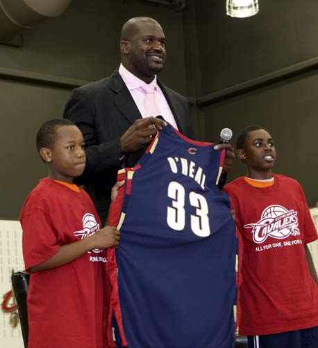 布达佩斯Major：跌入0-1！小蜜蜂7-13不敌FaZe（布达佩斯Major首秀失利：小蜜蜂7-13不敌FaZe，战绩0-1）